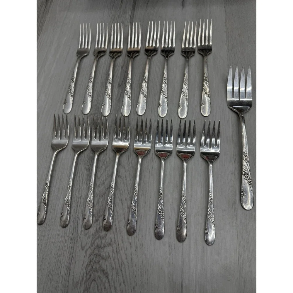 Oneida Community Bridal Wreath Silverplate 62pc Flatware Set 1955 Wood Box